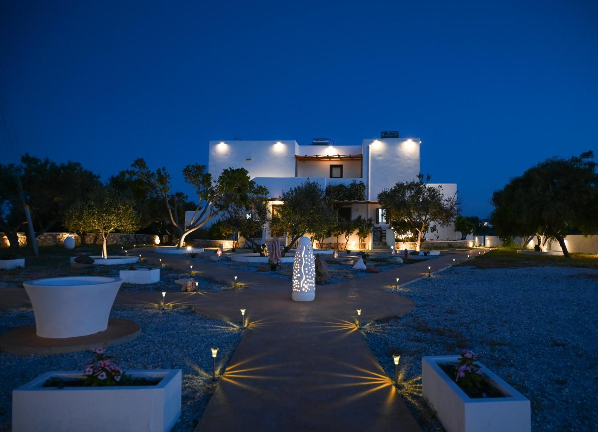Fantasy Rooms Adamantas Exterior photo
