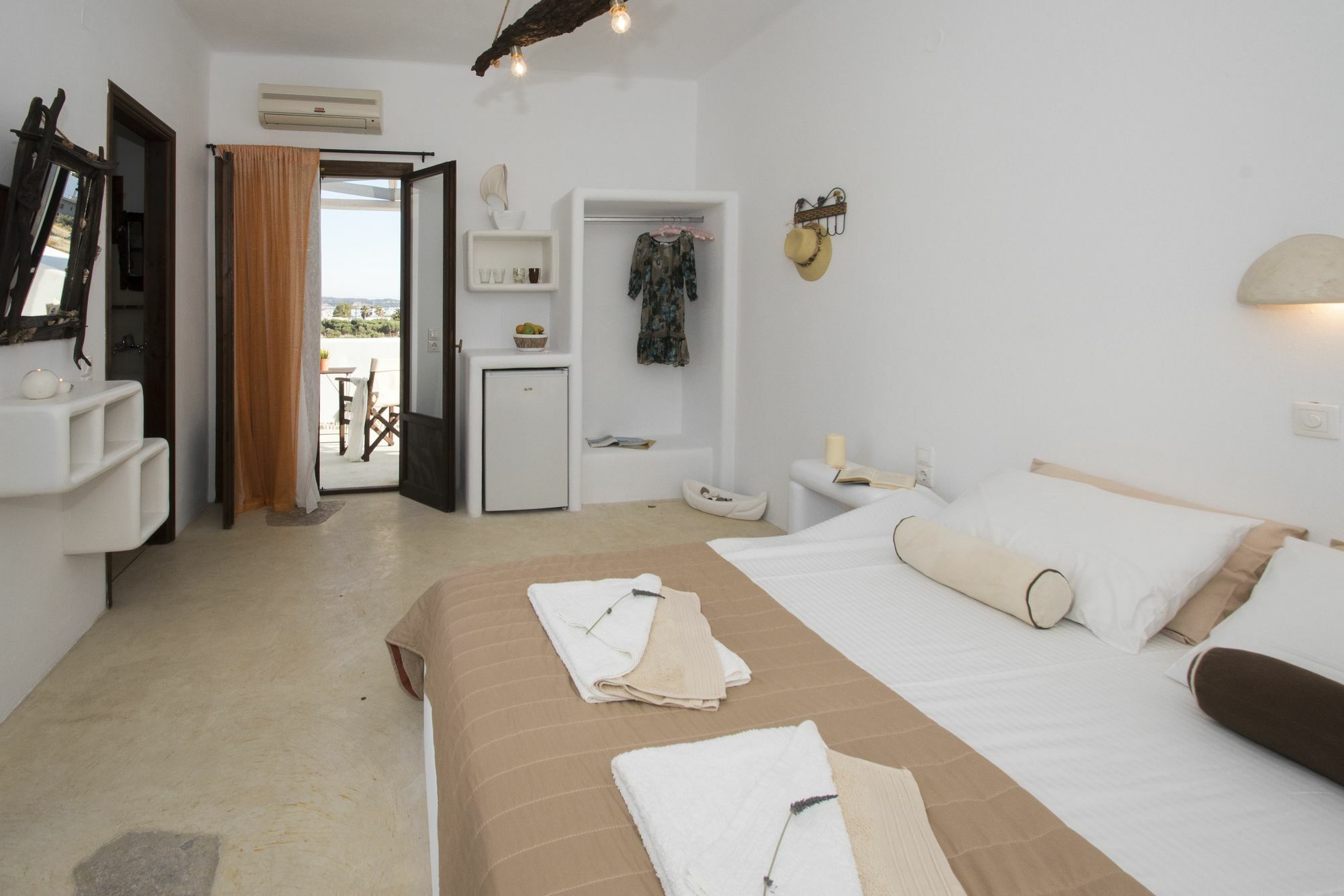 Fantasy Rooms Adamantas Exterior photo